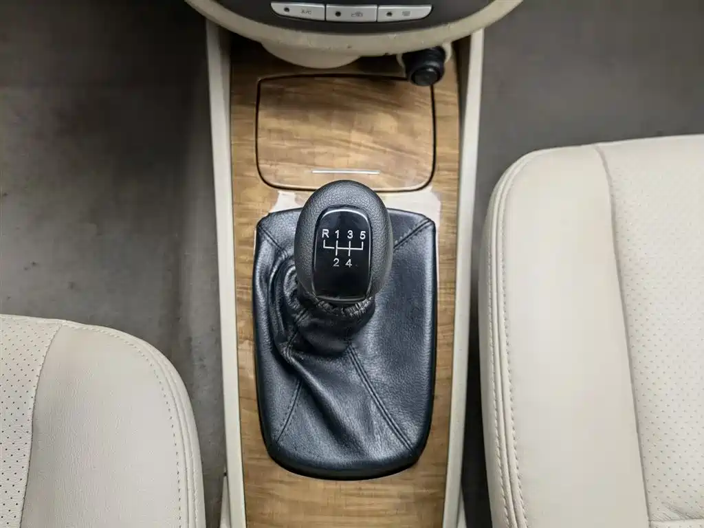 Buick Excelle 2015 1.5L Manual Premium фото 13