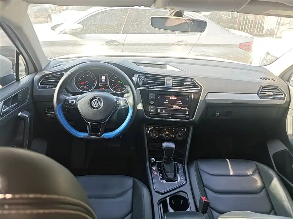 Volkswagen Tiguan L 2018 Facelift 330TSI Automatic 2WD Luxury Edition фото 10