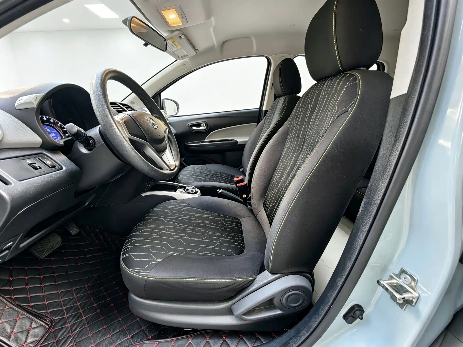 Фото 6 - Changan Benben E-Star