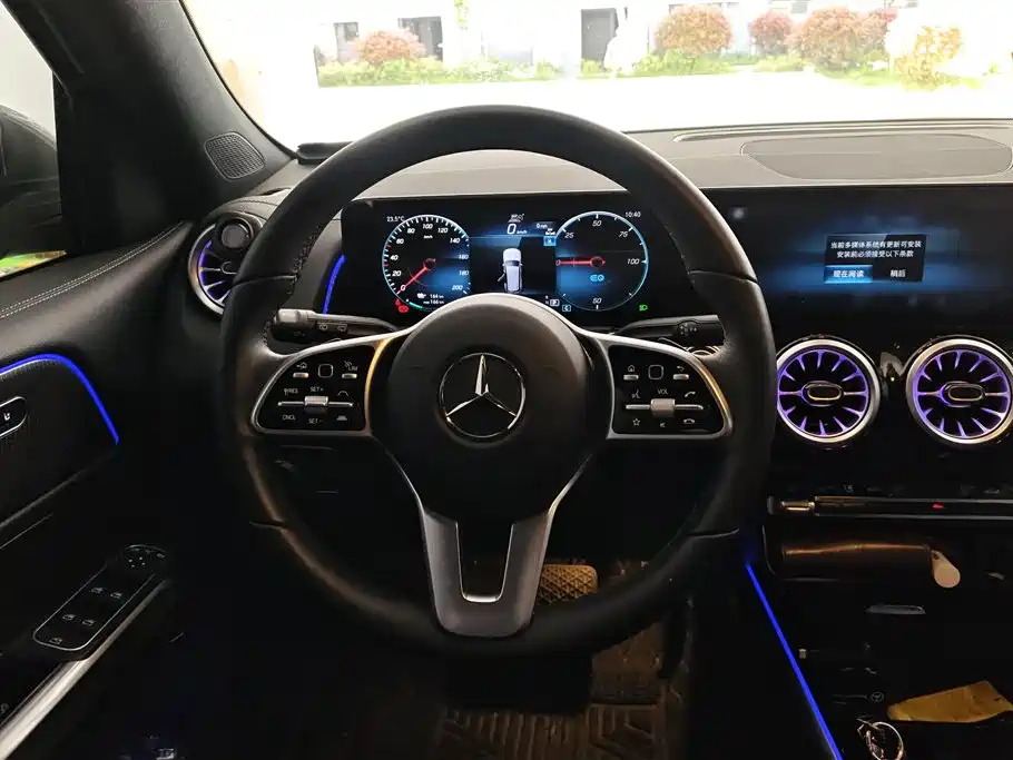 MERCEDES-BENZ EQB