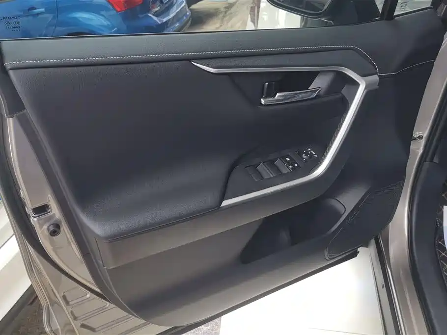 Toyota RAV4 Rongfang 2023 2.0L CVT FWD Style Plus Edition фото 6