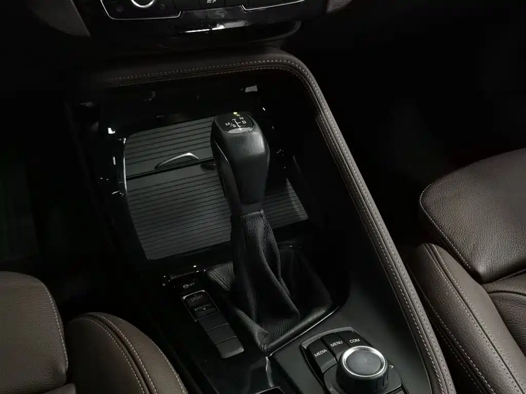 BMW X1 2019 sDrive18Li Premium Model фото 13