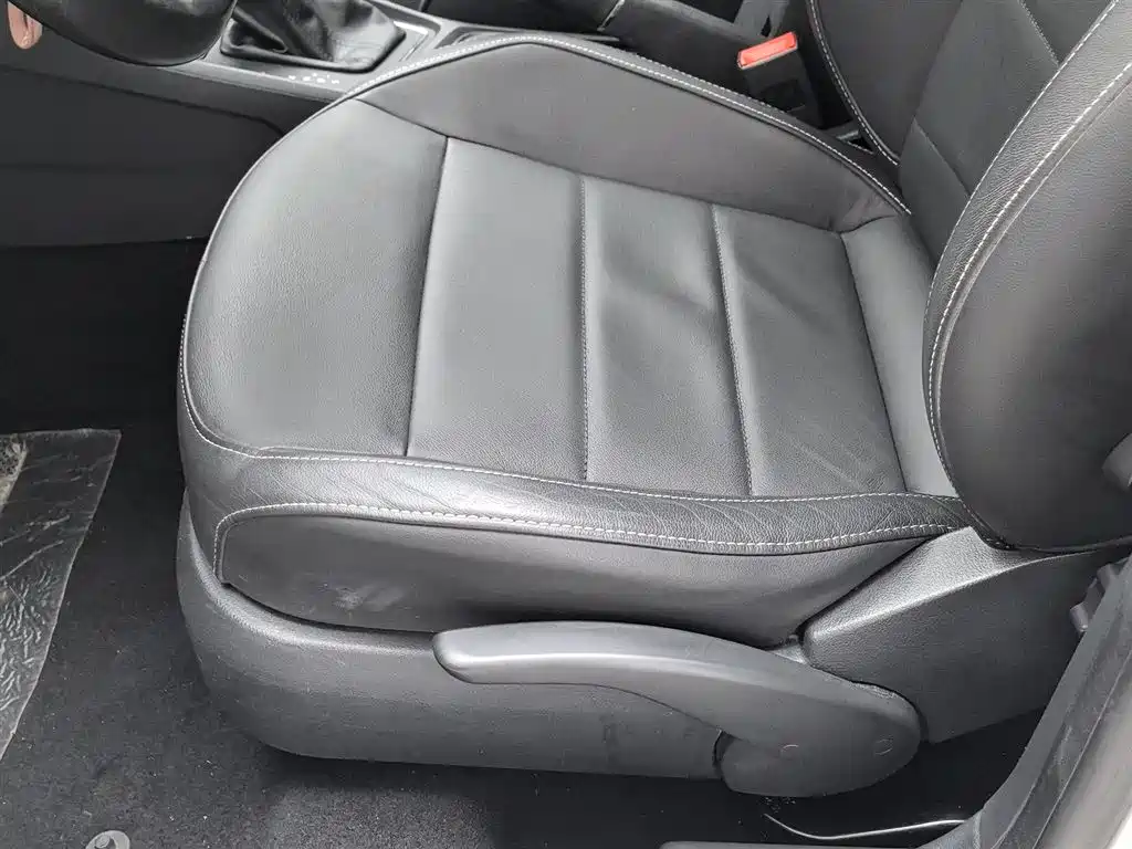 Volkswagen Lavida Tour 2015 1.6L Automatic Comfort Edition фото 20