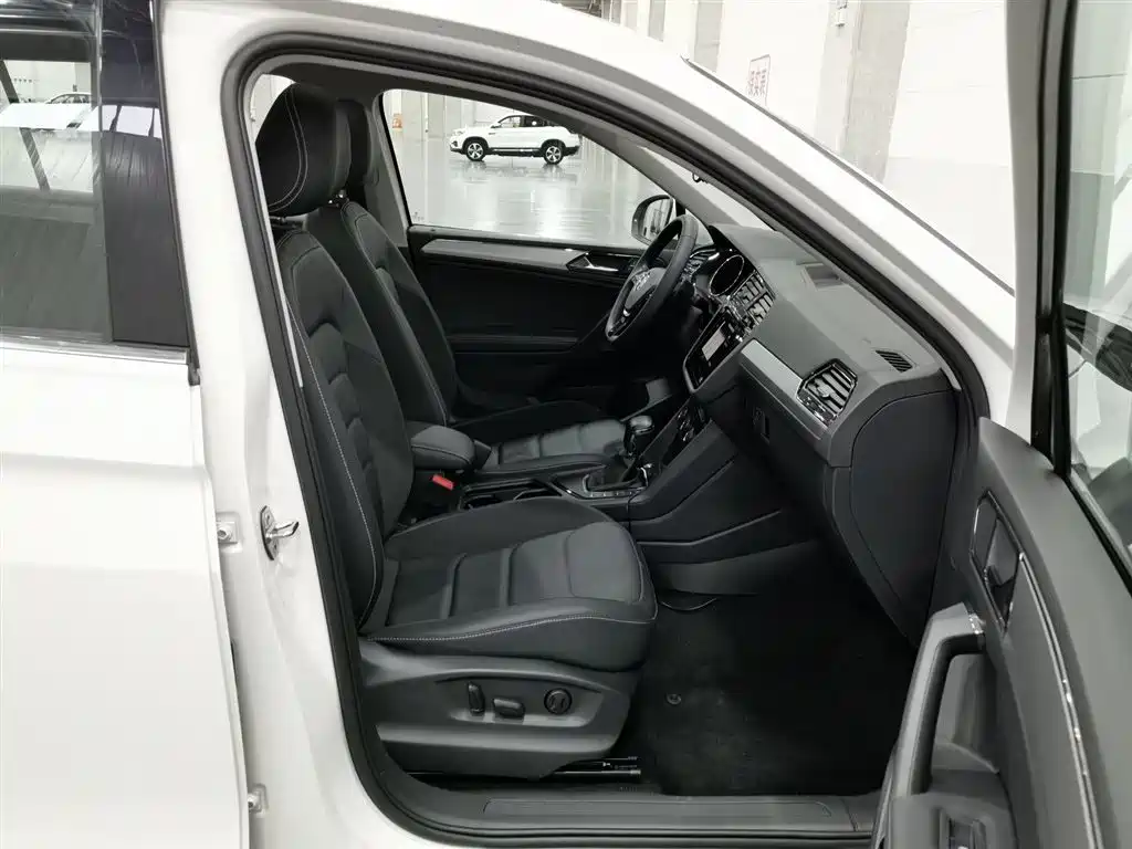 Volkswagen Tiguan L 2019 Facelift 330TSI Auto 2WD Panorama Comfort China VI фото 23