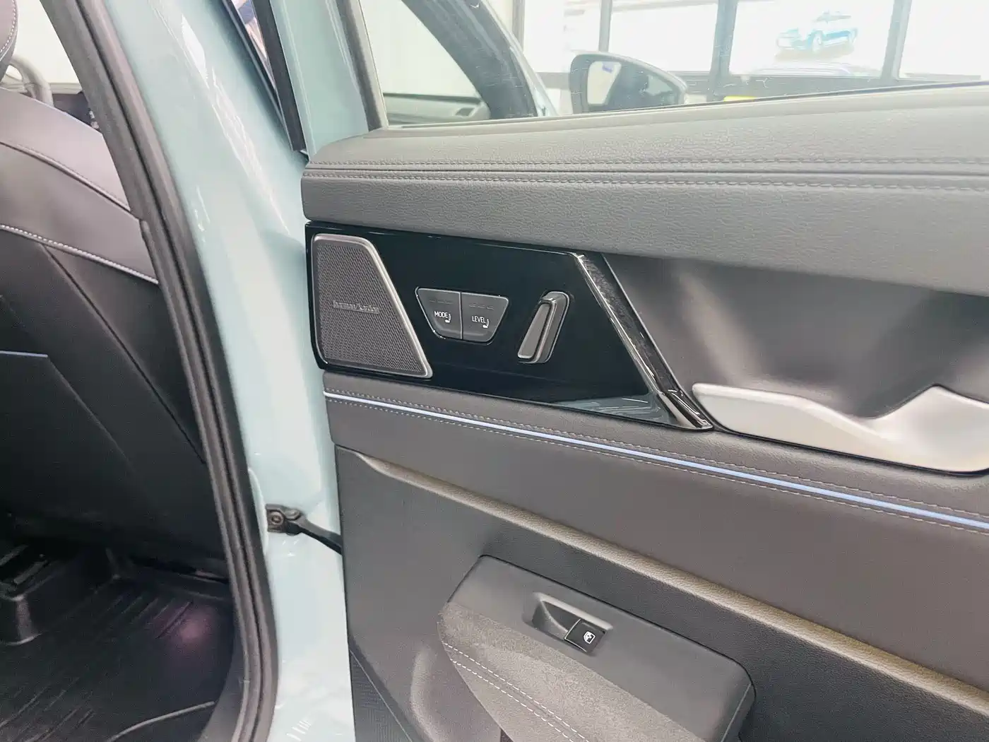 Volkswagen Passat 2025 Model Pro 380TSI Starlight Dragon Premium Edition фото 13