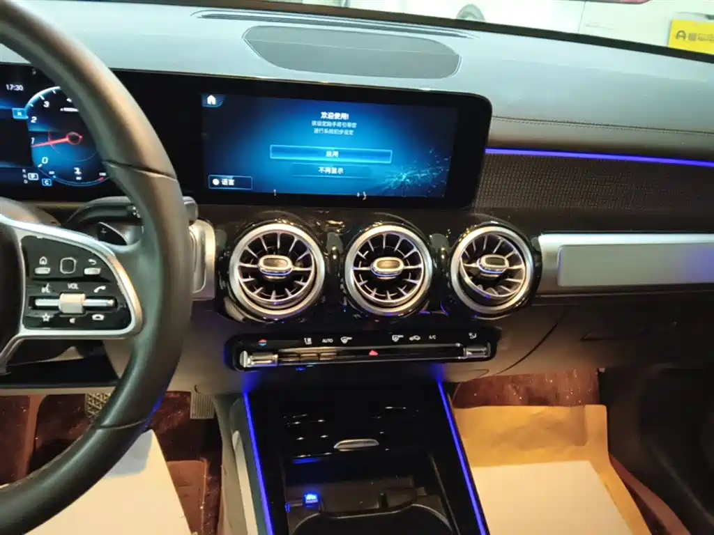 MERCEDES-BENZ GLB