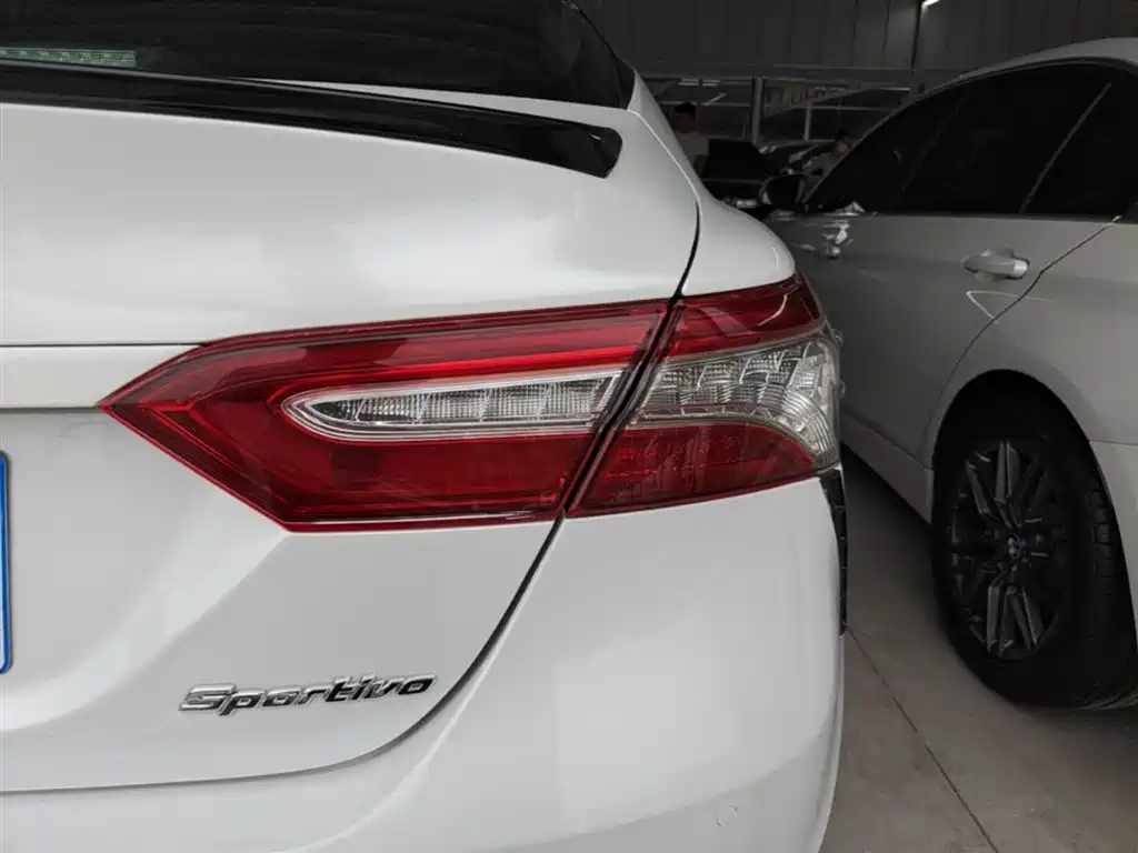 Toyota Camry 2018 2.0S Sport Edition фото 8