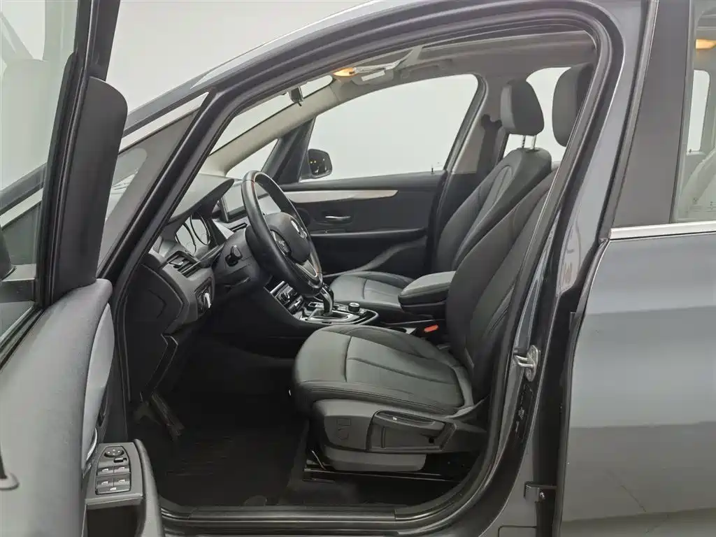 BMW 2 Series Gran Tourer 2018 220i Luxury Line фото 10