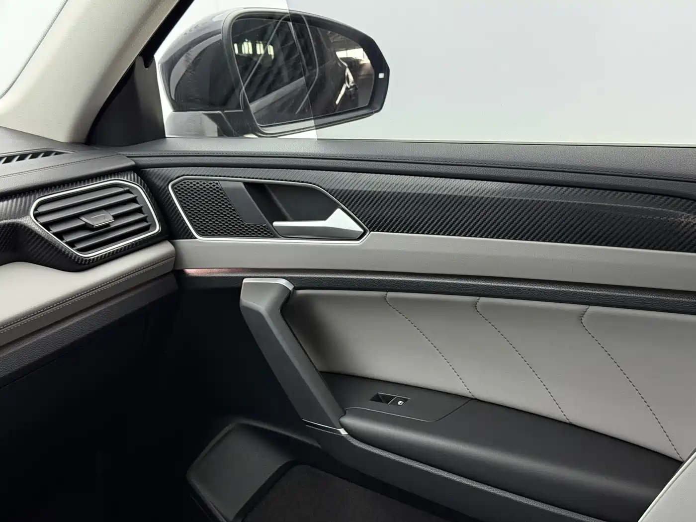 Volkswagen Tayron 2023 280TSI 2WD Luxury Plus Advanced Edition фото 11