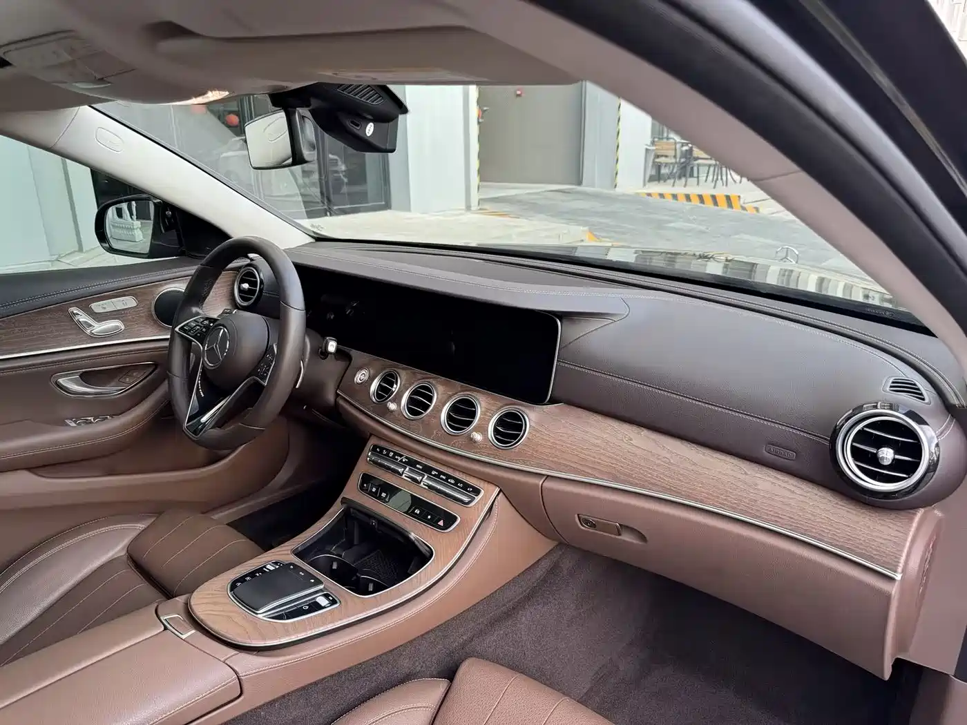 Mercedes-Benz E-Class 2022 E 300 L Fashion фото 20