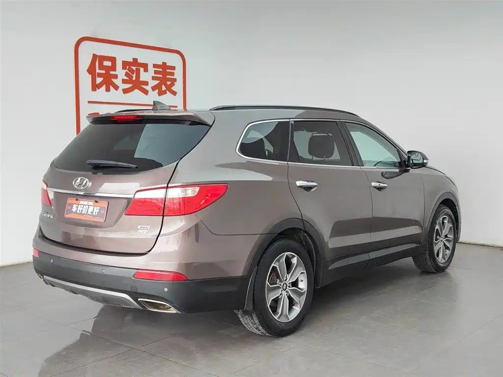 Hyundai Grand Santa Fe 2013 3.0L 7-Seater 4WD Comfort Edition фото 2