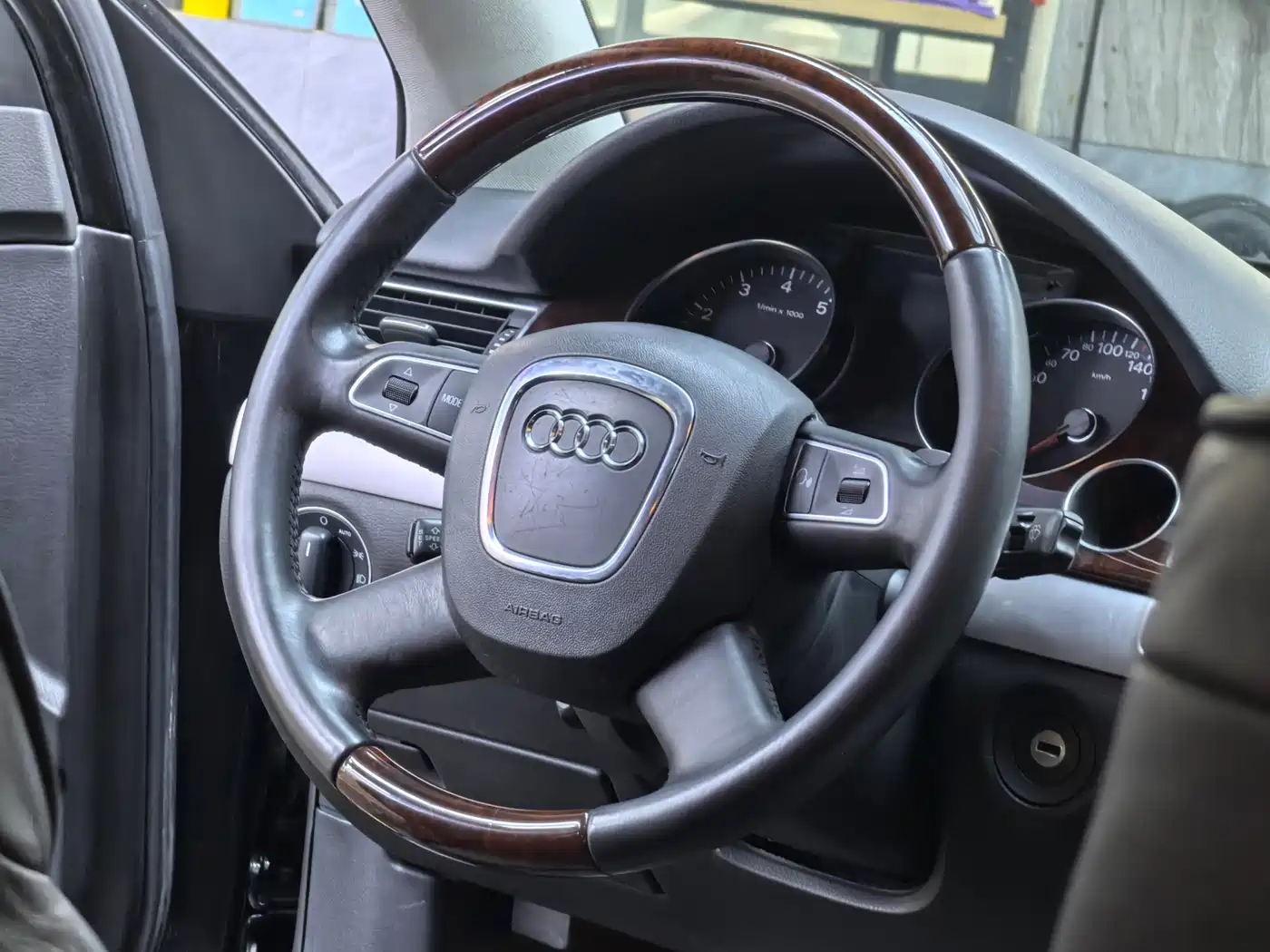 Audi A8 2009 Audi A8L 4.2 FSI quattro Premium фото 16