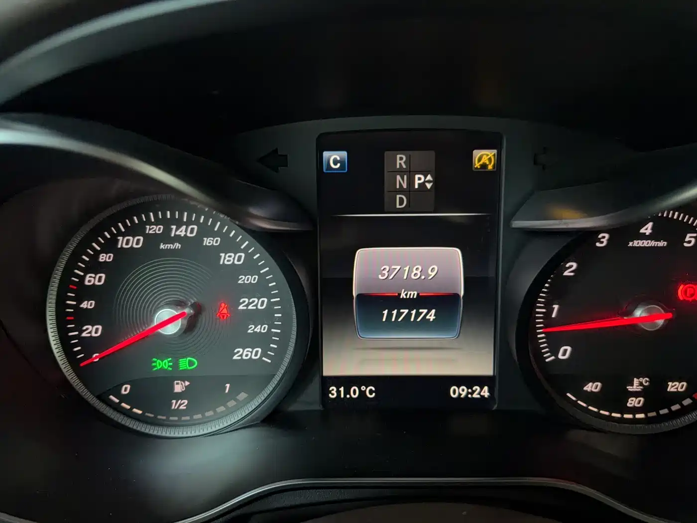 Mercedes-Benz GLC 2018 GLC 260 4MATIC Luxury фото 6