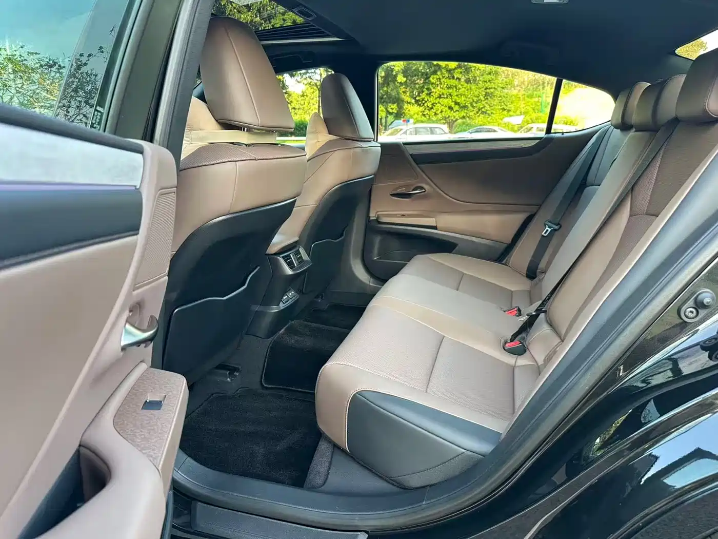 Lexus ES 2025 200 Ultimate Edition фото 6