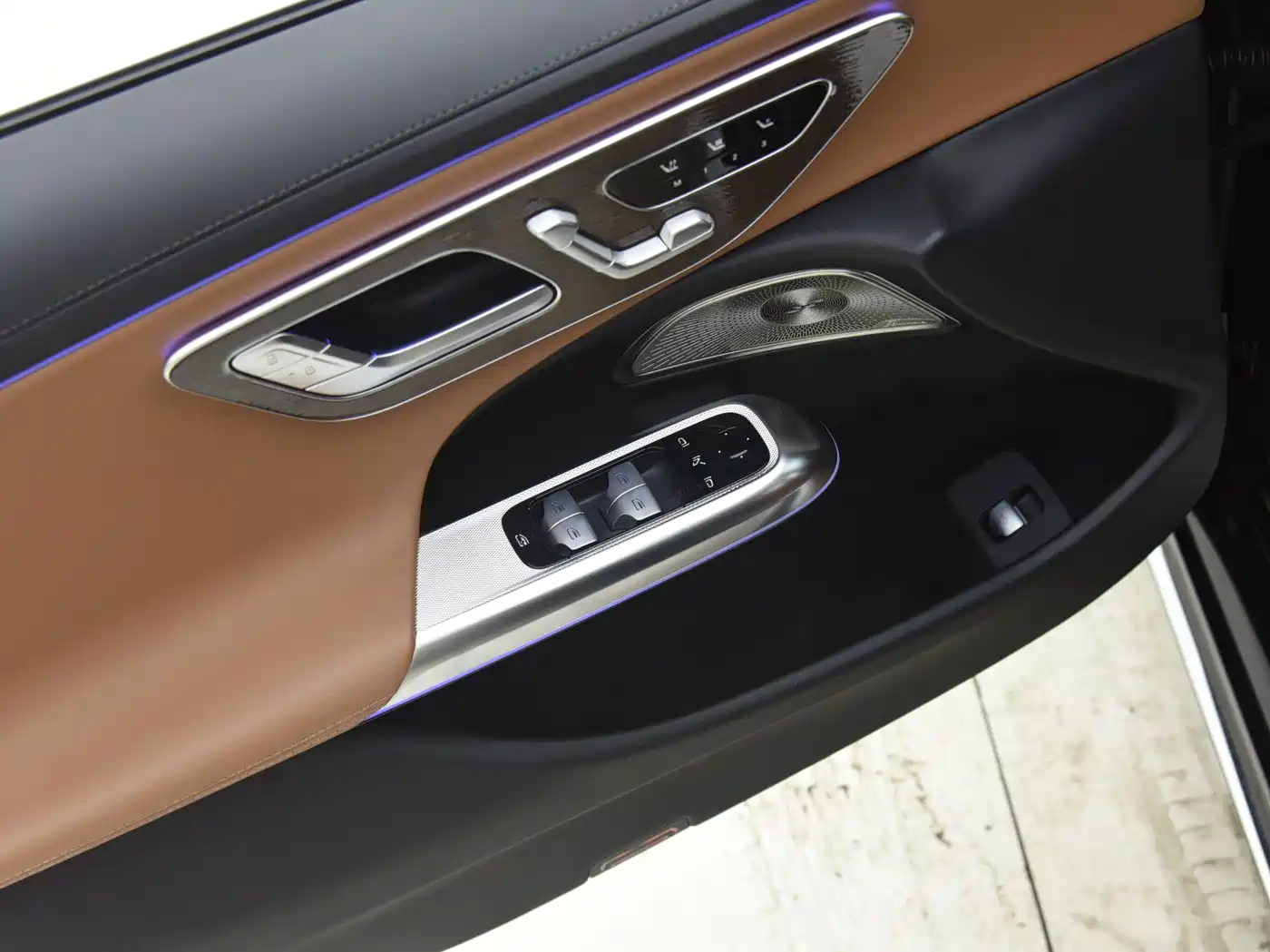 Mercedes-Benz E-Class 2024 Model E 300 L Luxury фото 6