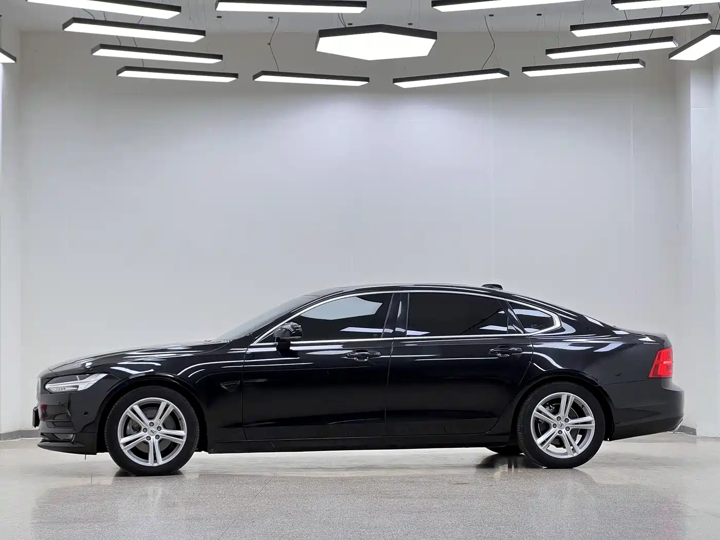 Фото 4 - Volvo S90