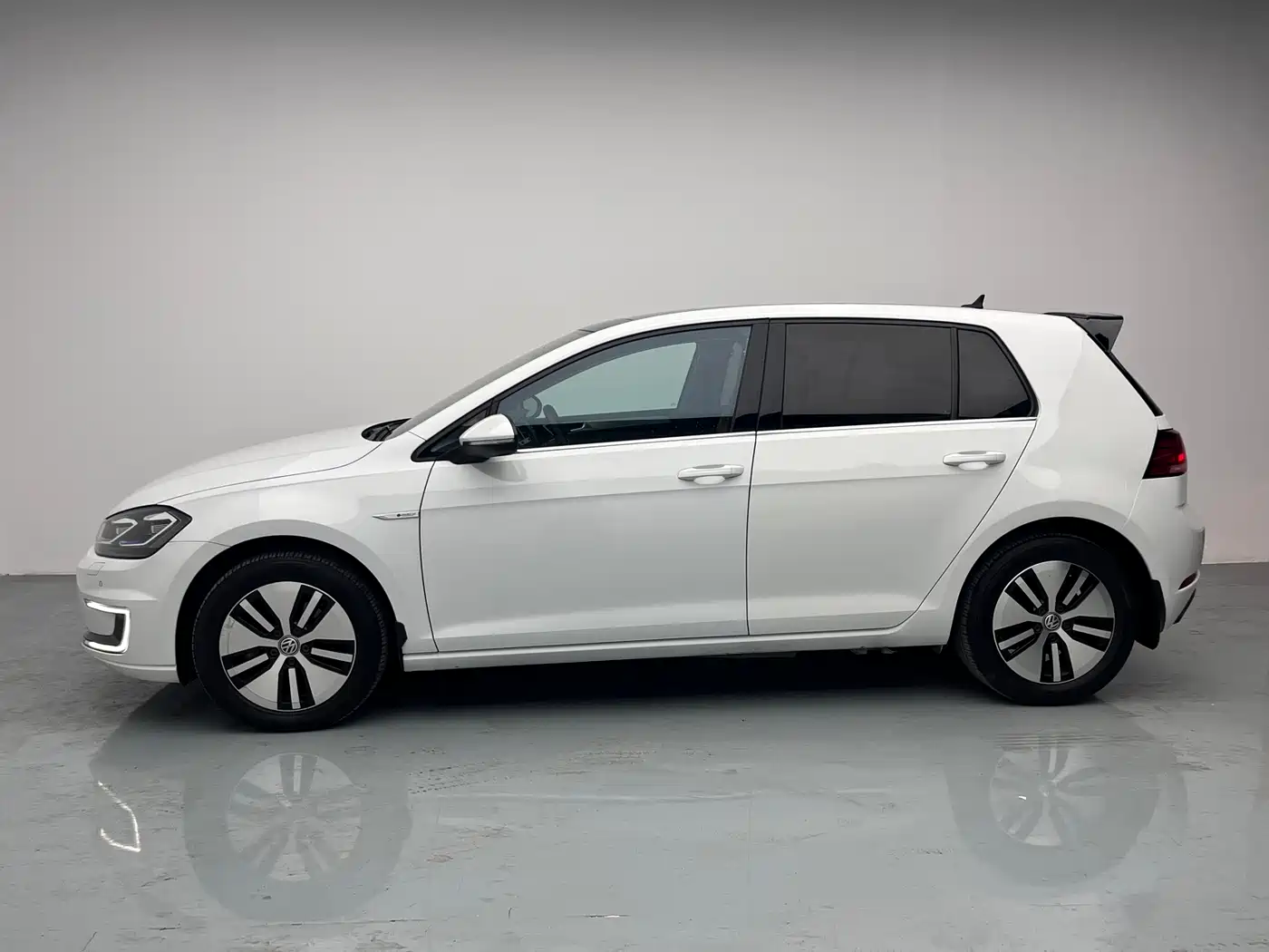 VOLKSWAGEN GOLF*PURE ELECTRICITY