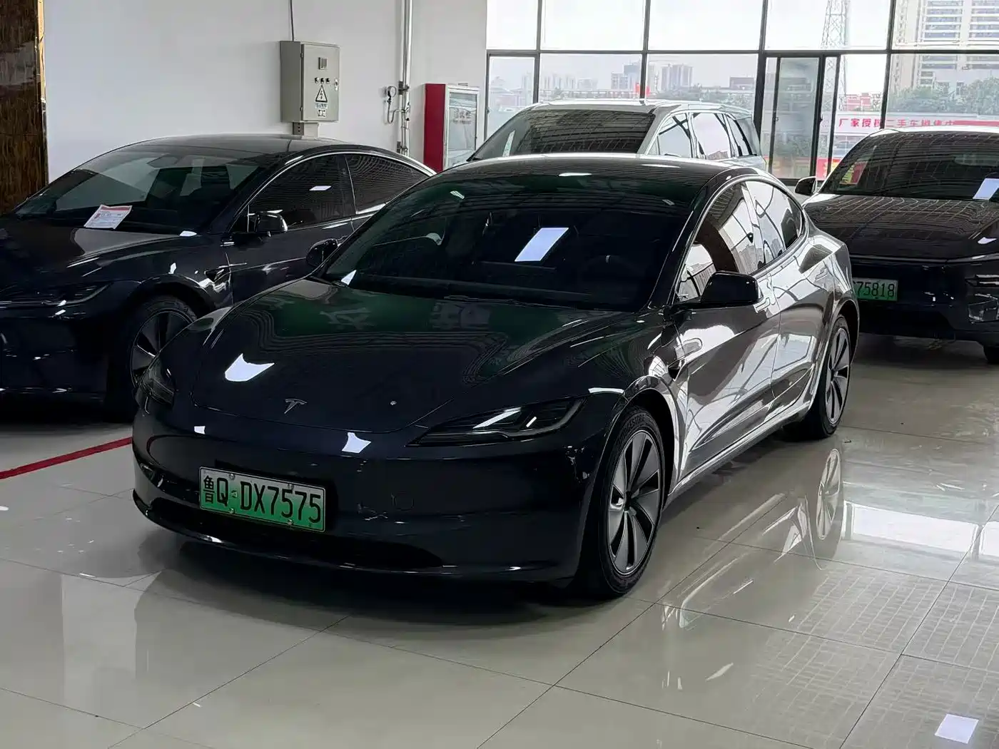 Фото 2 - Tesla Model 3