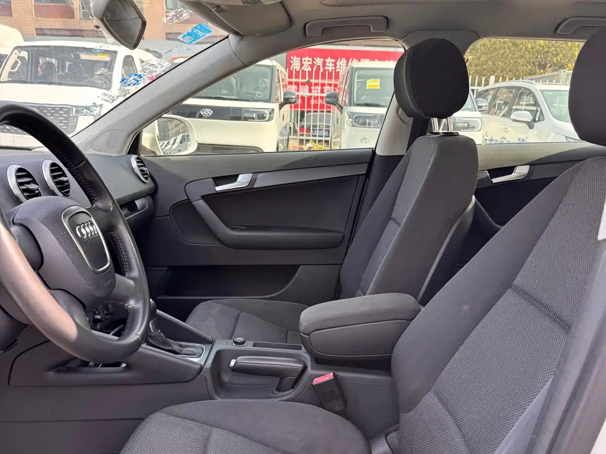 Audi A3 (Import) 2013 Sportback 30 TFSI Comfort фото 10
