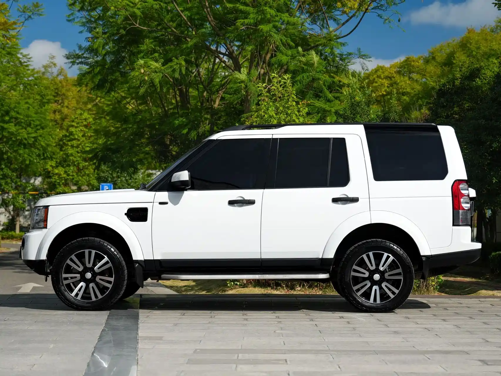 صورة 4 - Land Rover Discovery