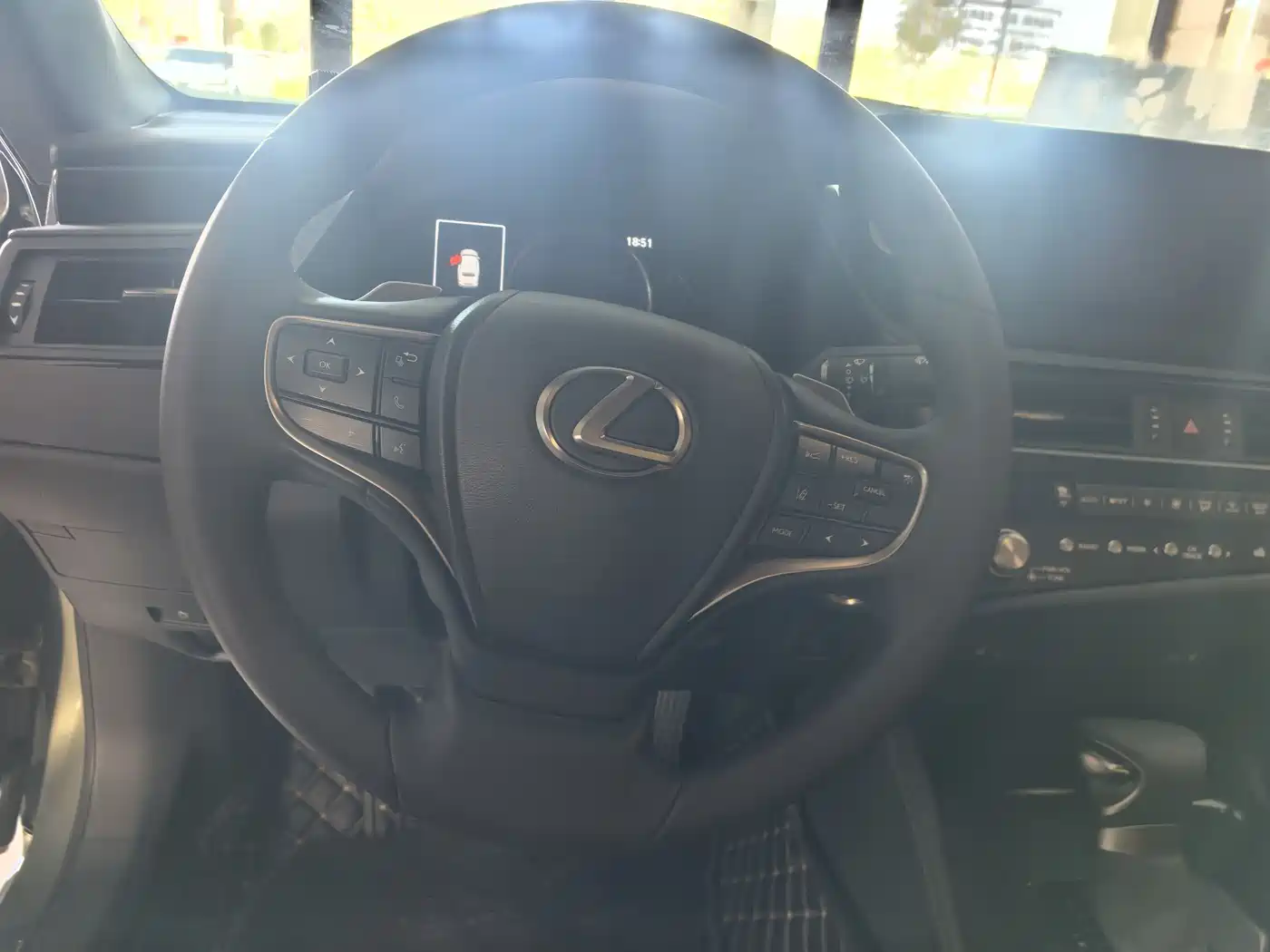 Lexus ES 2023 200 Excellence Edition фото 9