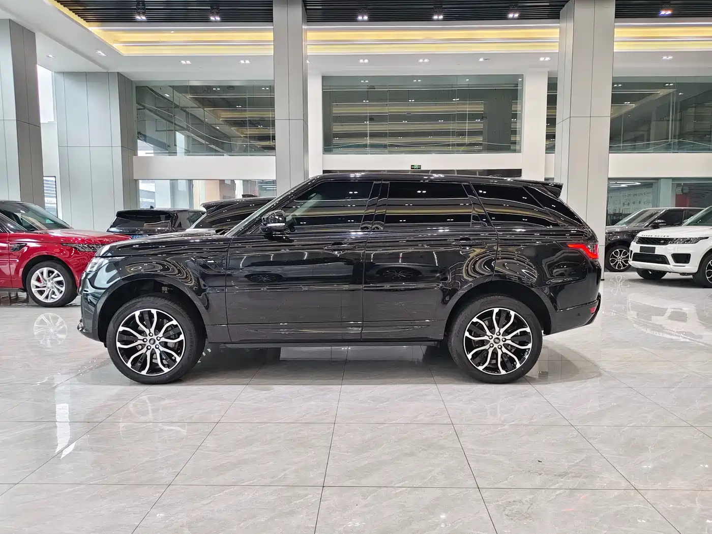 Land Rover Range Rover Sport 2022 3.0 L6 Gloss Black Edition фото 22
