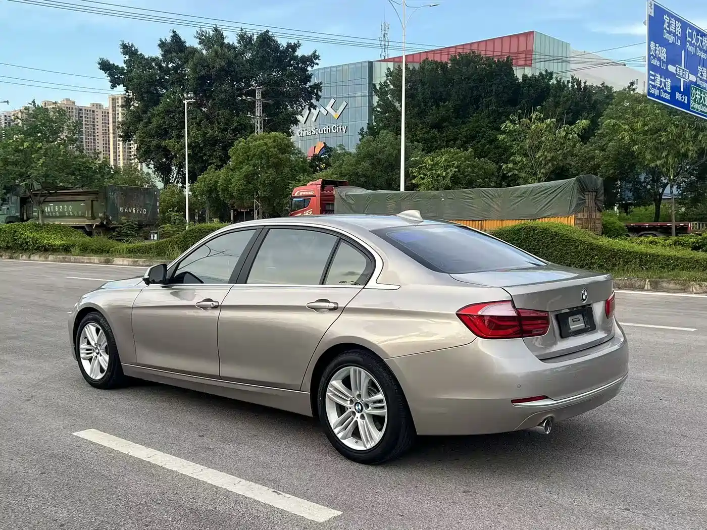 BMW 3 Series 2018 318Li фото 5