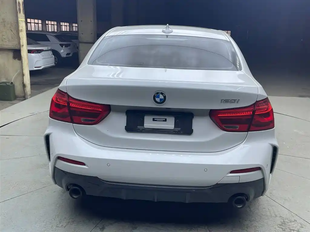 BMW 1 Series 2022 120i M Sport Shadow Edition фото 6
