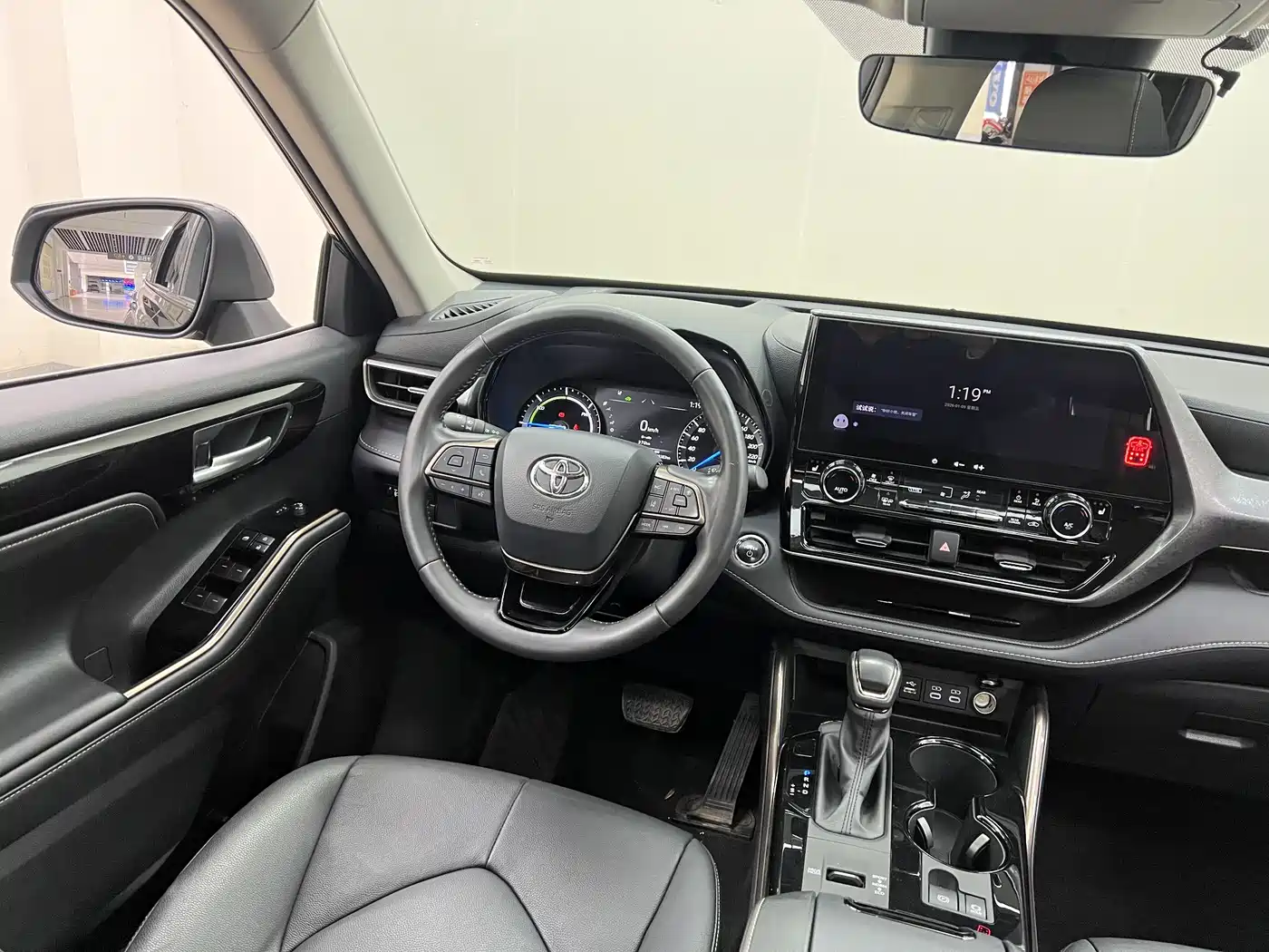 Toyota Highlander 2023 2.5L Smart Hybrid AWD Knight Edition 7-Seater фото 21