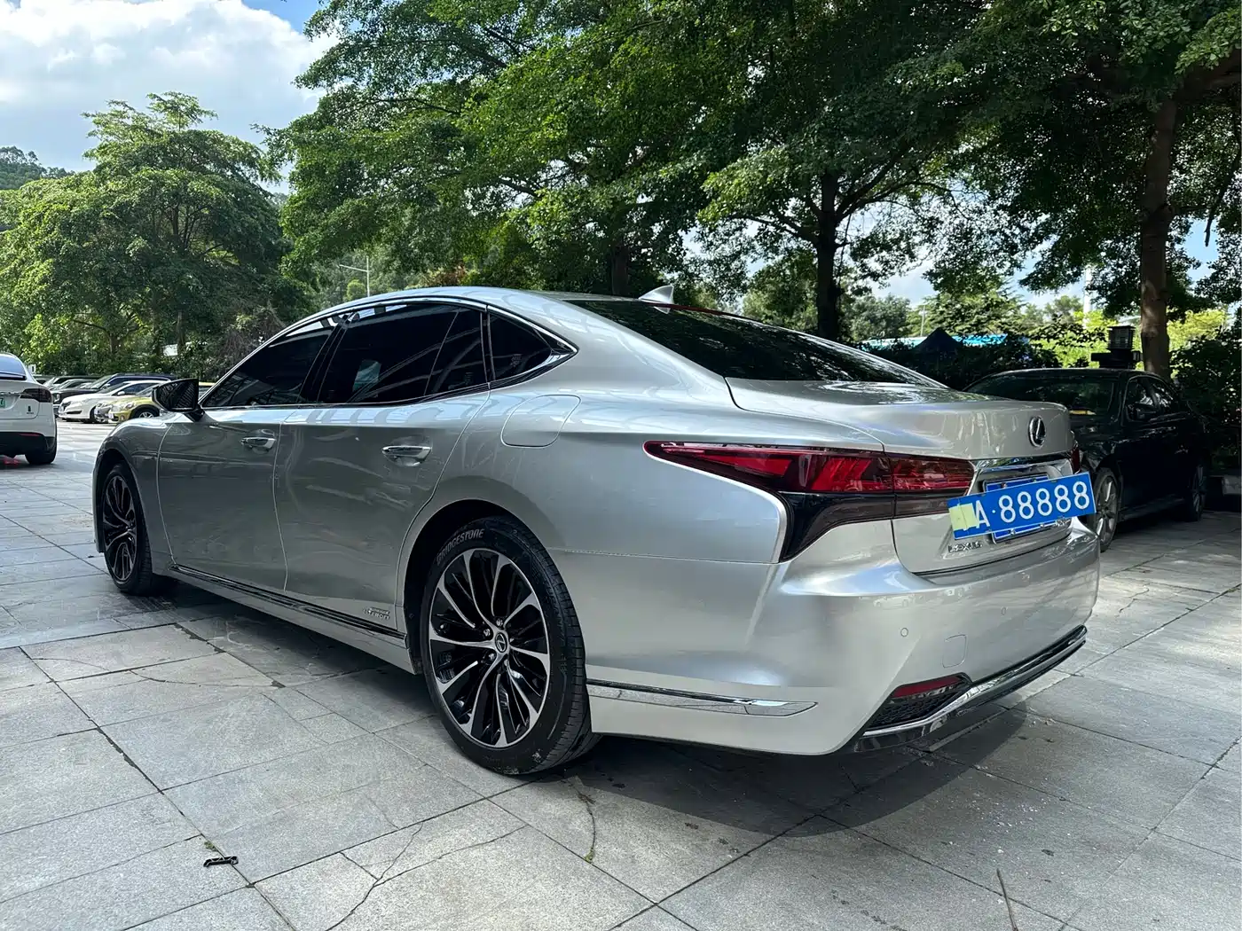 Lexus LS 2021 500h Executive Edition фото 7