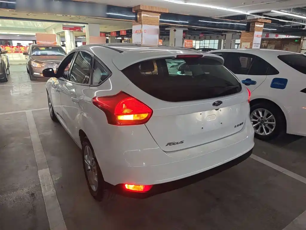 Фото 5 - Ford Focus