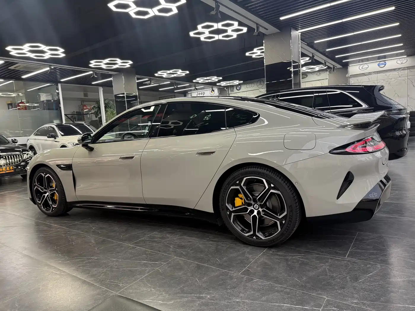 XIAOMI CAR XIAOMI SU7