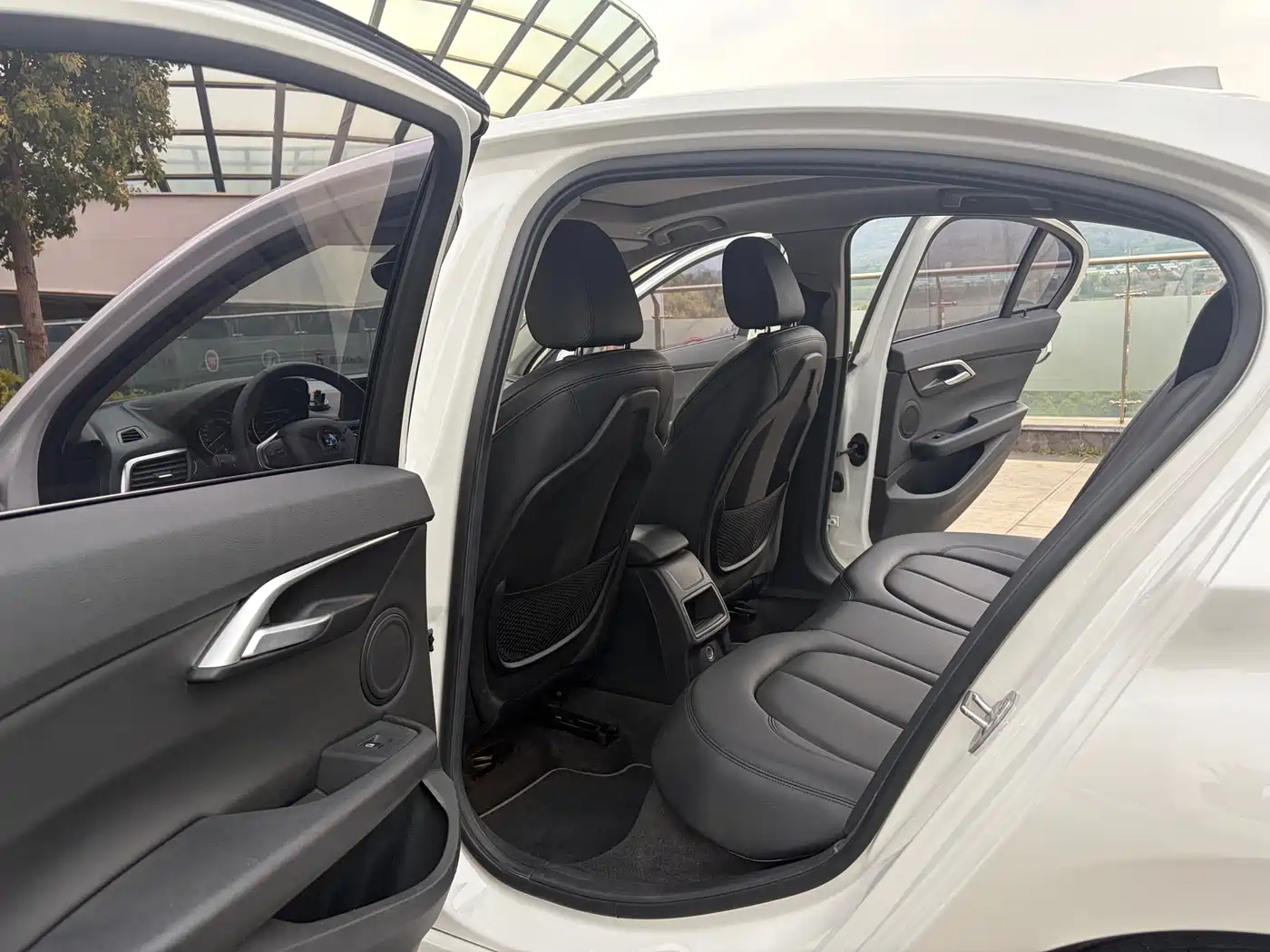 BMW 1 Series 2017 118i Sport фото 9