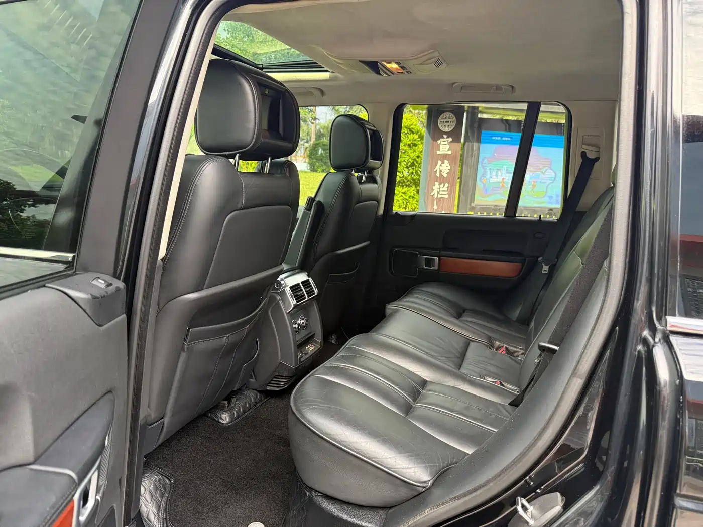 Photo 9 - Land Rover Range Rover