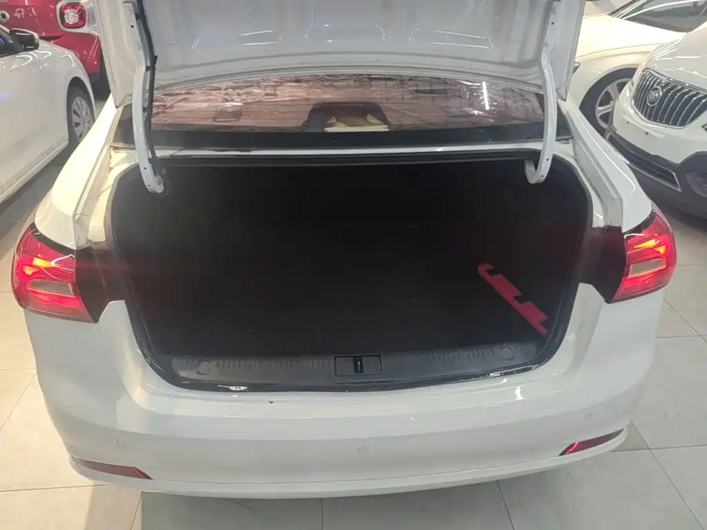Photo 19 - Roewe 360
