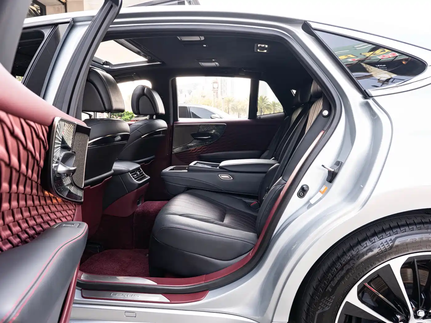 Lexus LS 2021 500h Executive Edition фото 10