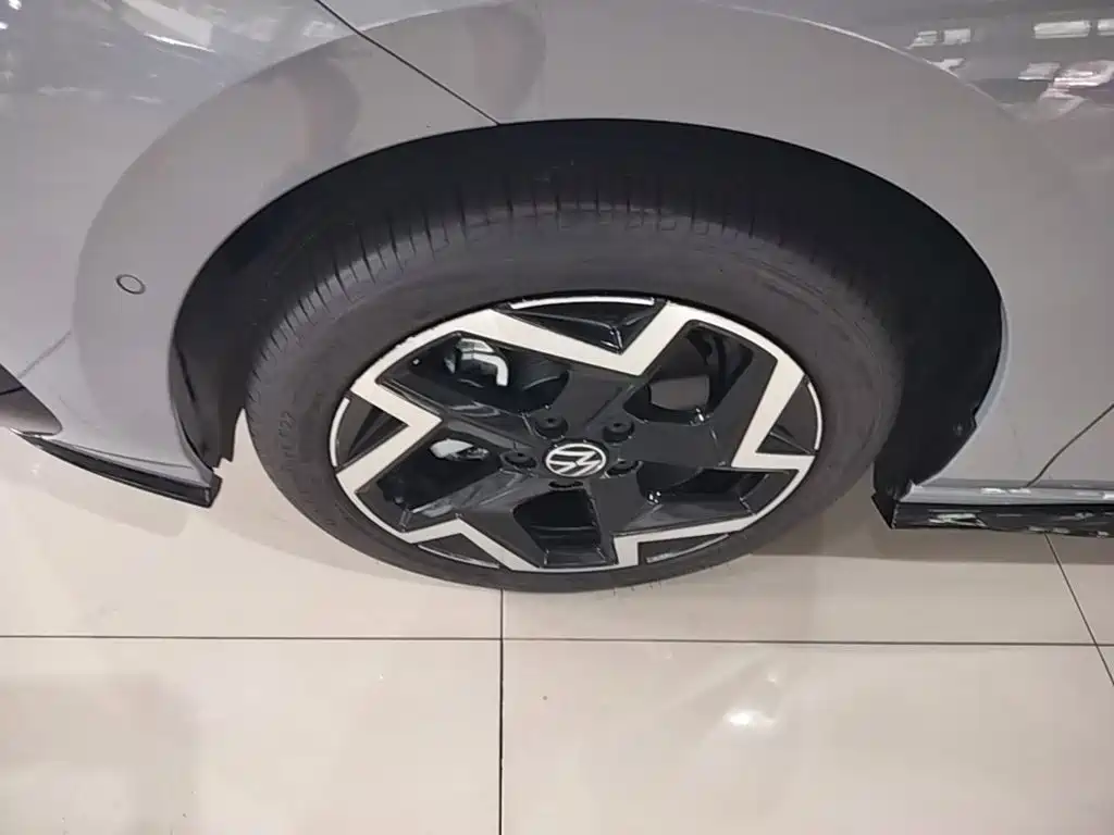 Фото 23 - Volkswagen Golf