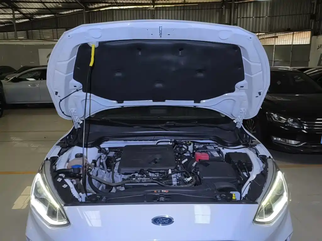 Фото 20 - Ford Focus