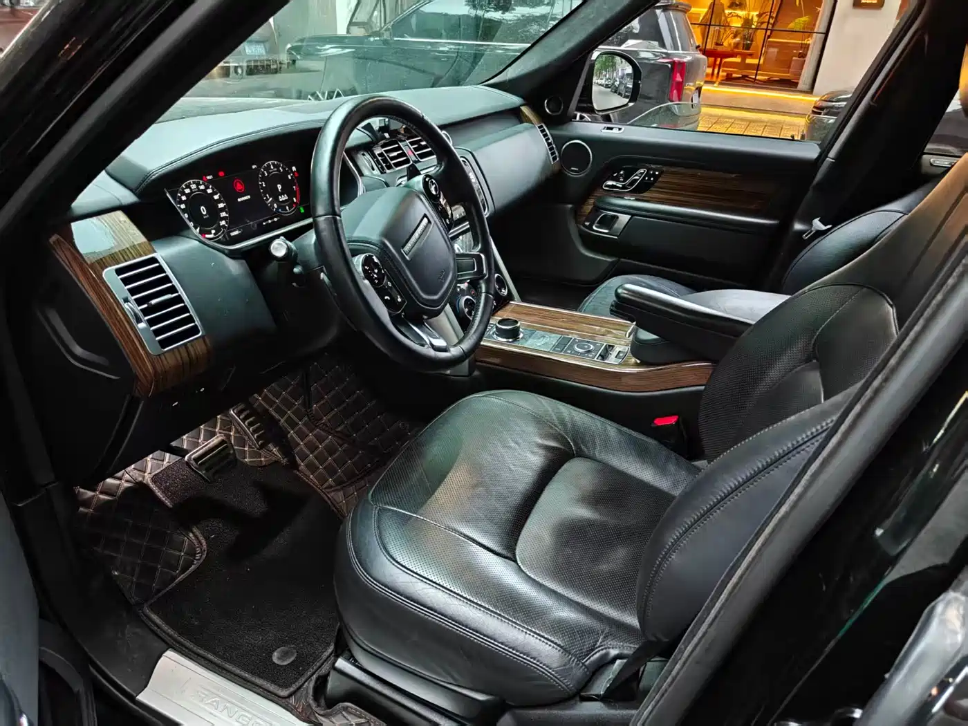 Land Rover Range Rover 2018 3.0 SC V6 Vogue Heritage Edition фото 9