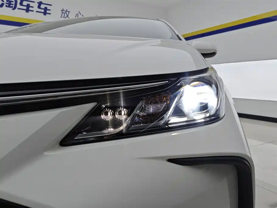 Toyota Corolla 2019 1.2T S-CVT GL Pioneer Edition фото 5