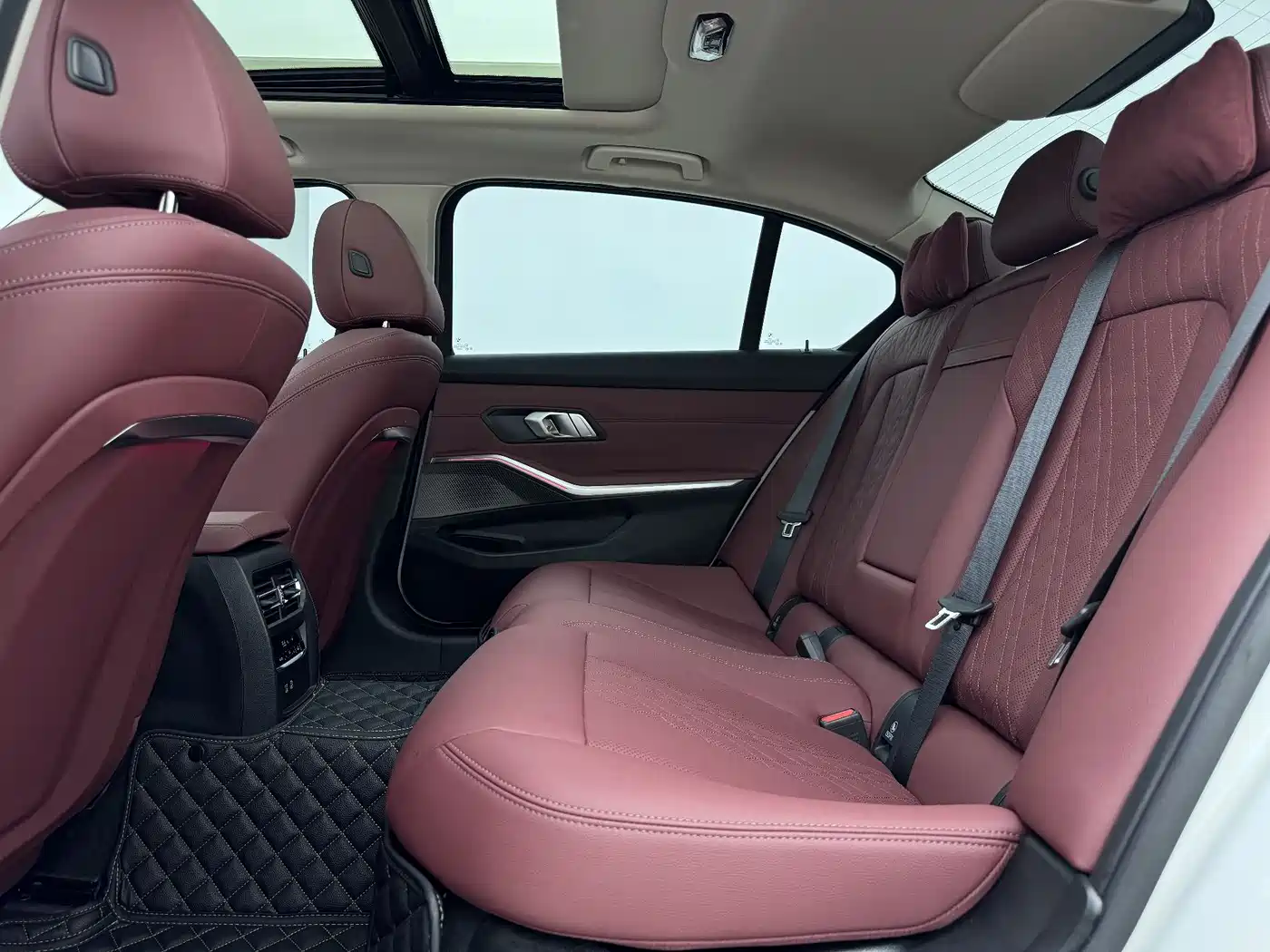 BMW 3 Series 2025 325Li M Sport Package фото 11