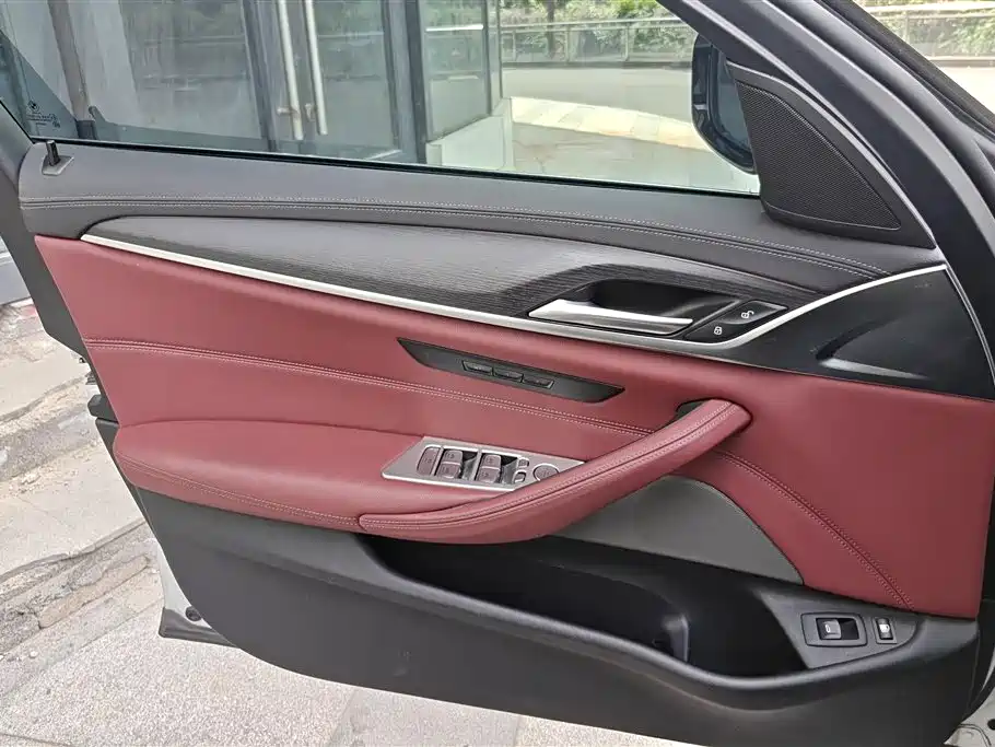 BMW 5 Series New Energy 2022 535Le M Sport Package фото 7