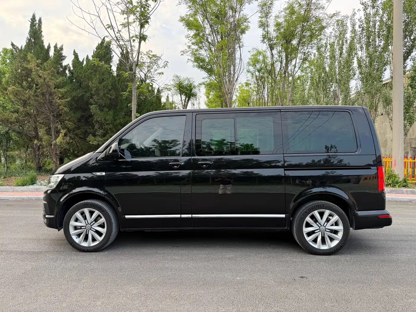 Volkswagen Multivan 2018 2.0TSI 2WD Luxury Edition 7-Seater фото 4