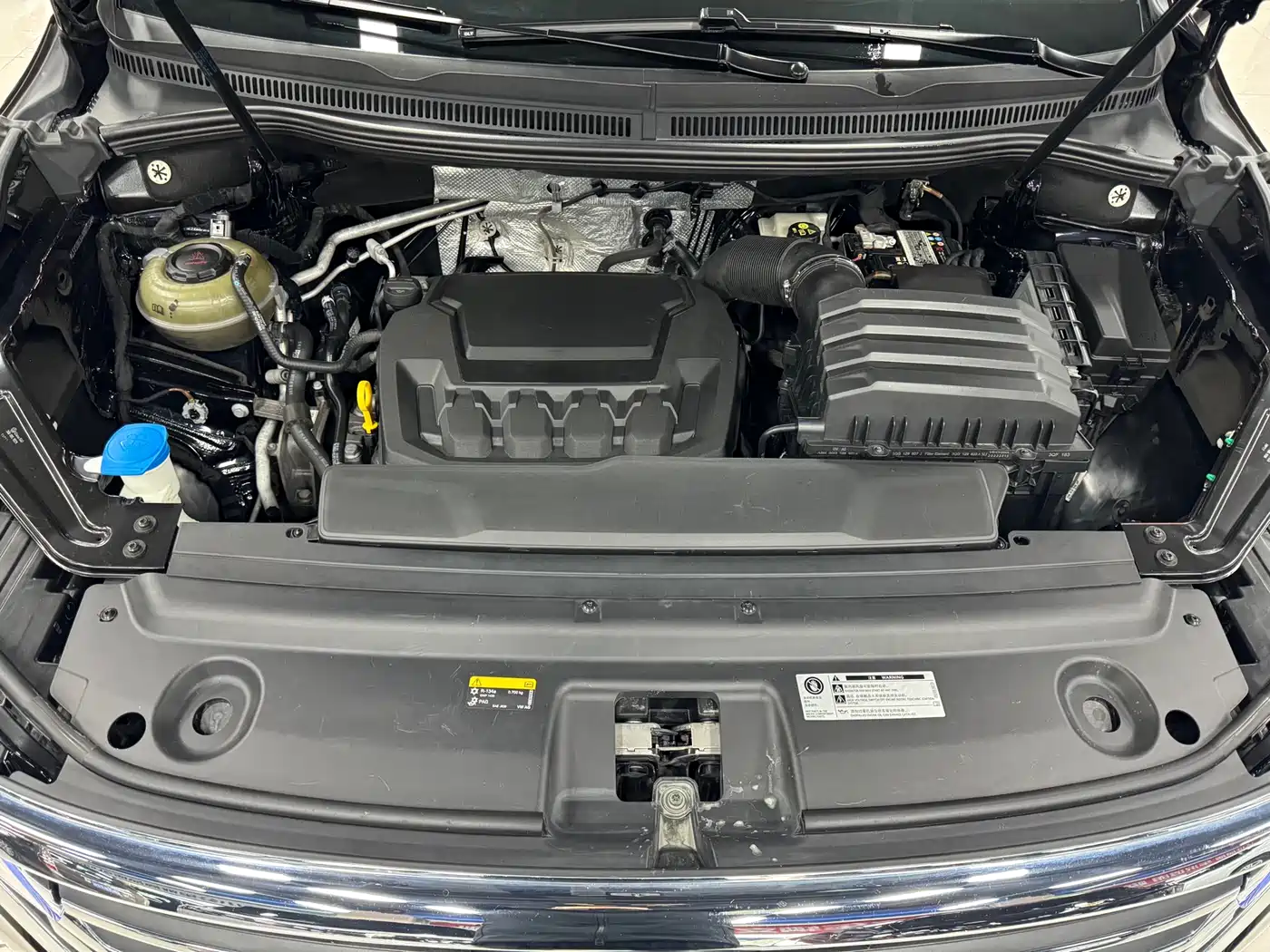 Volkswagen Viloran 2022 380TSI Premium Edition фото 23