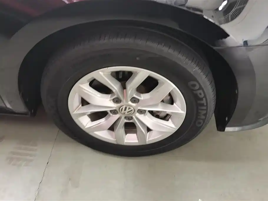 Volkswagen Passat 2015 1.8TSI DSG Honor Edition фото 6