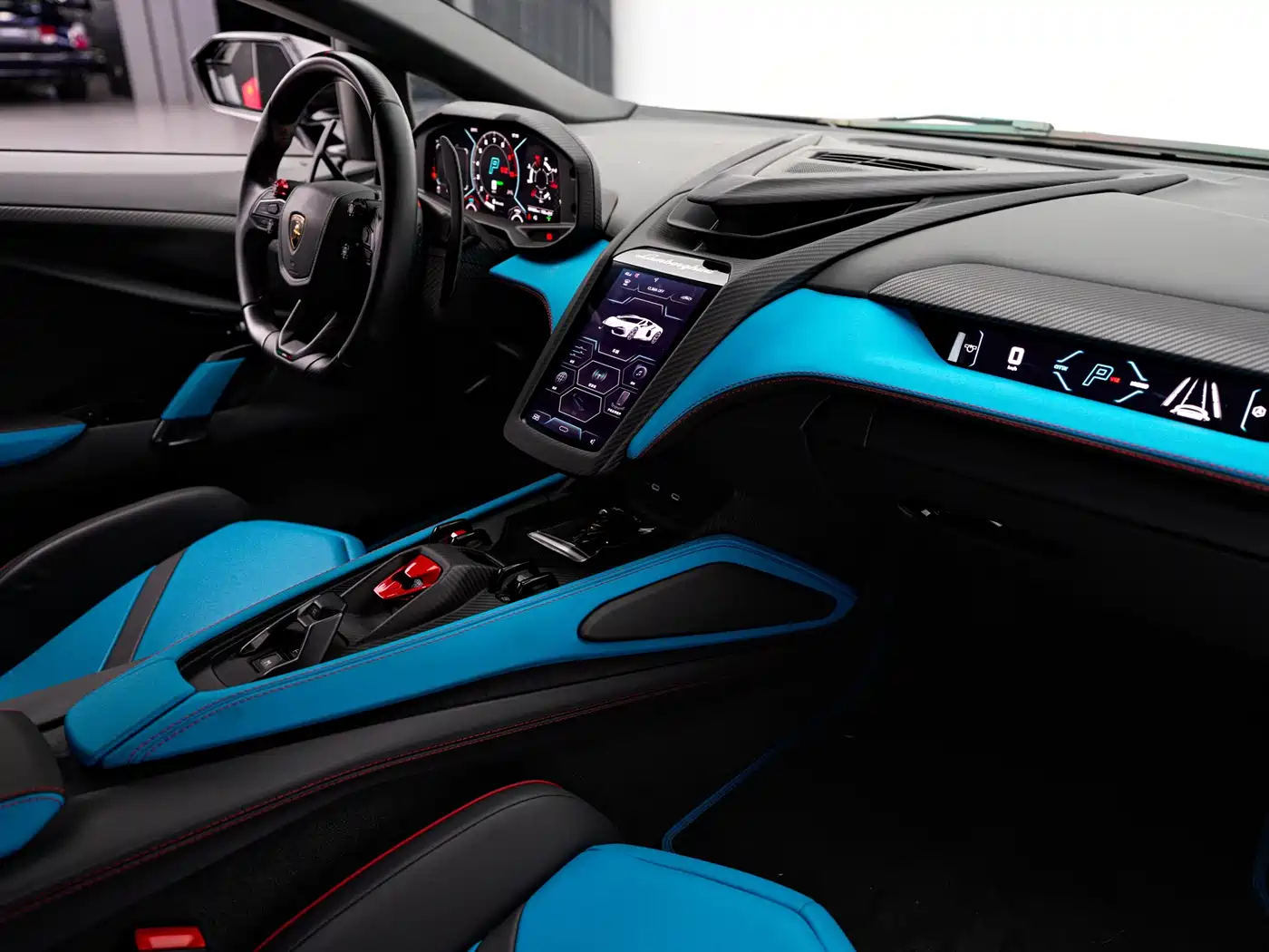 LAMBORGHINI REVUELTO