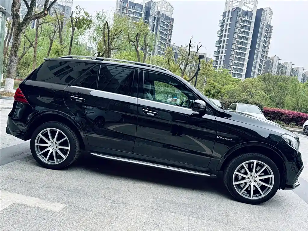 Mercedes-Benz GLE AMG 2015 AMG GLE 63 4MATIC фото 2