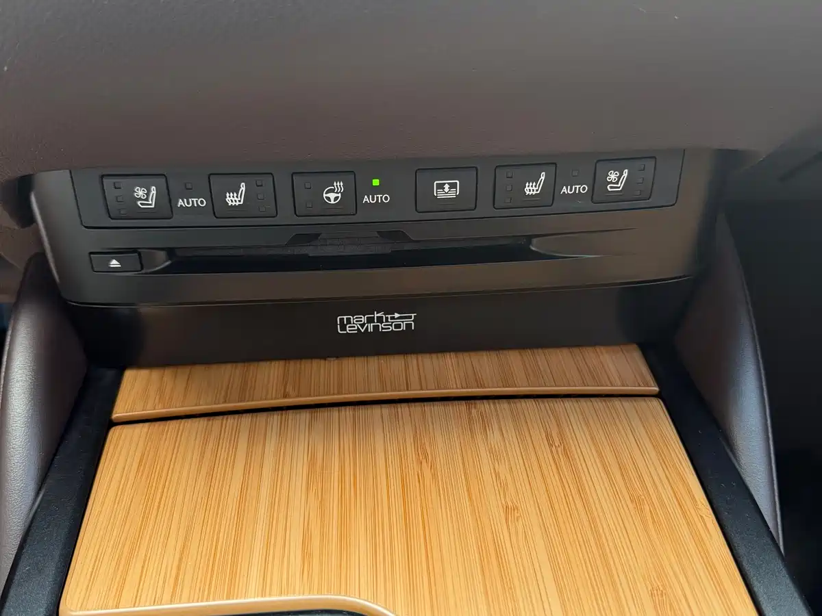 Lexus ES 2018 300h Executive Edition China V фото 6