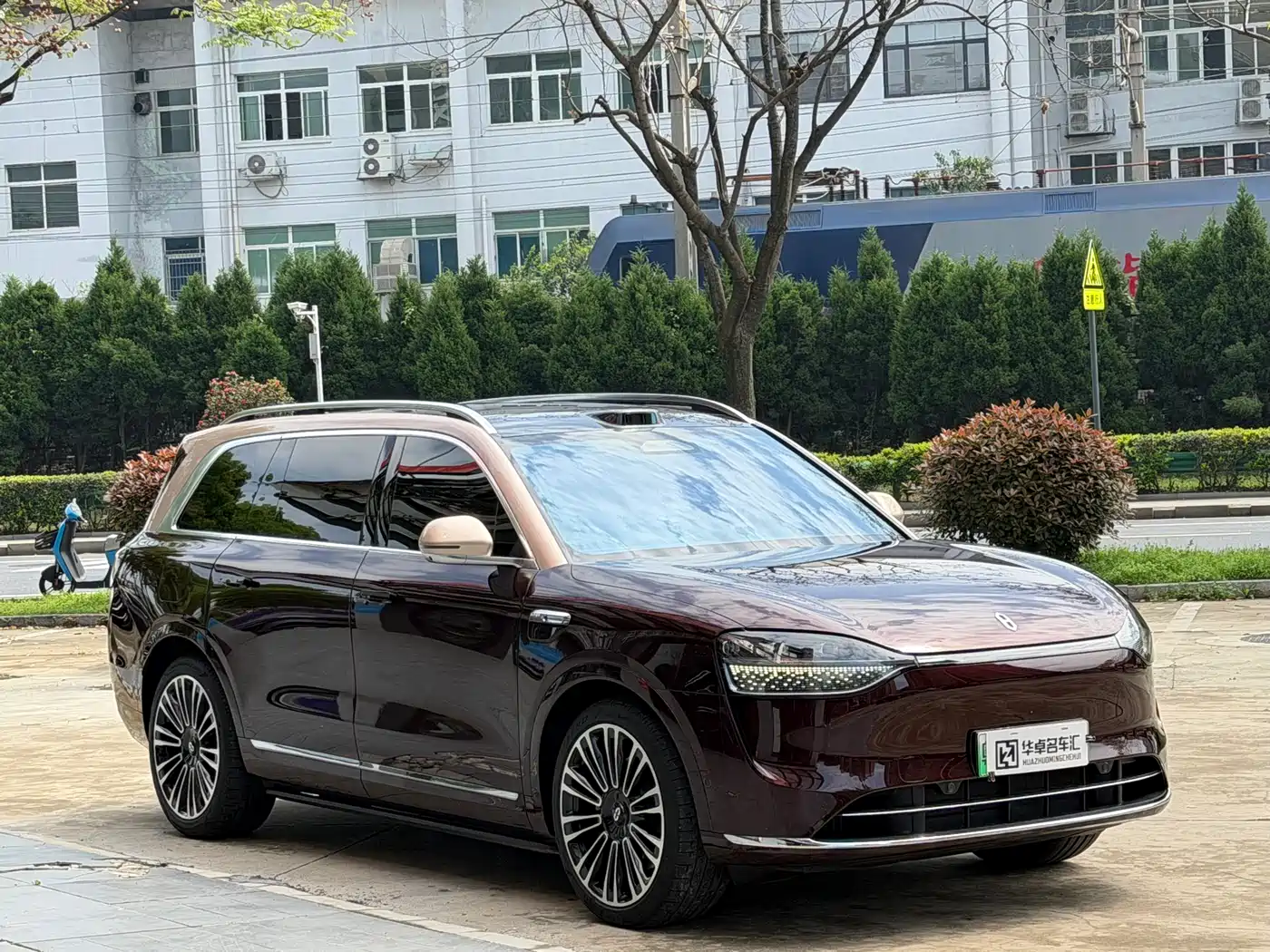 AITO Wenjie AITO M9 2025 Extended Range Ultra 52kWh 6-Seater фото 3