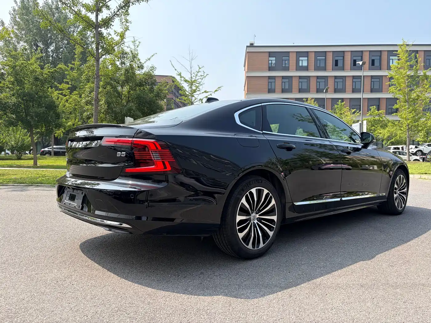 Фото 6 - Volvo S90